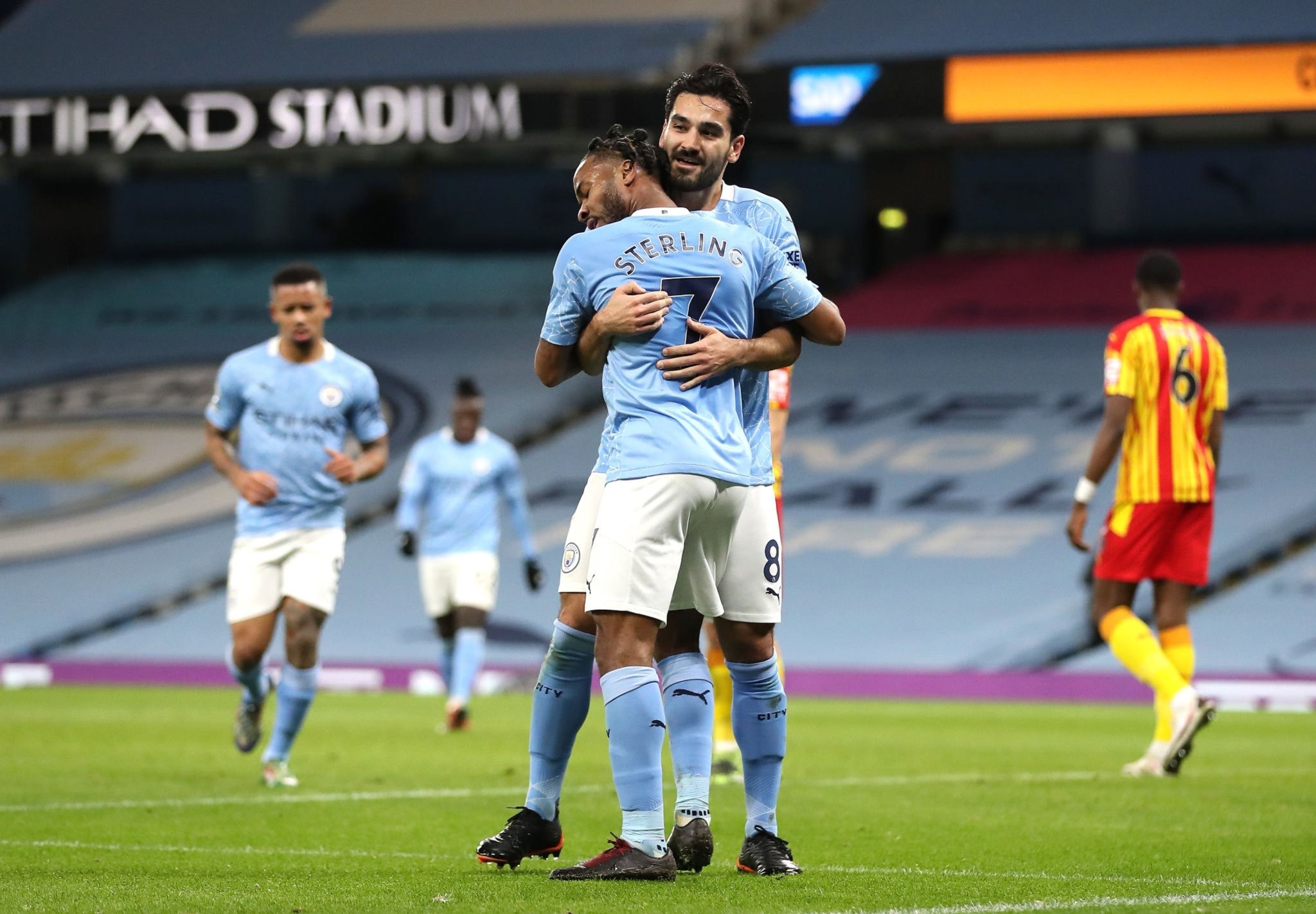 而布朗尼则 而布朗尼则