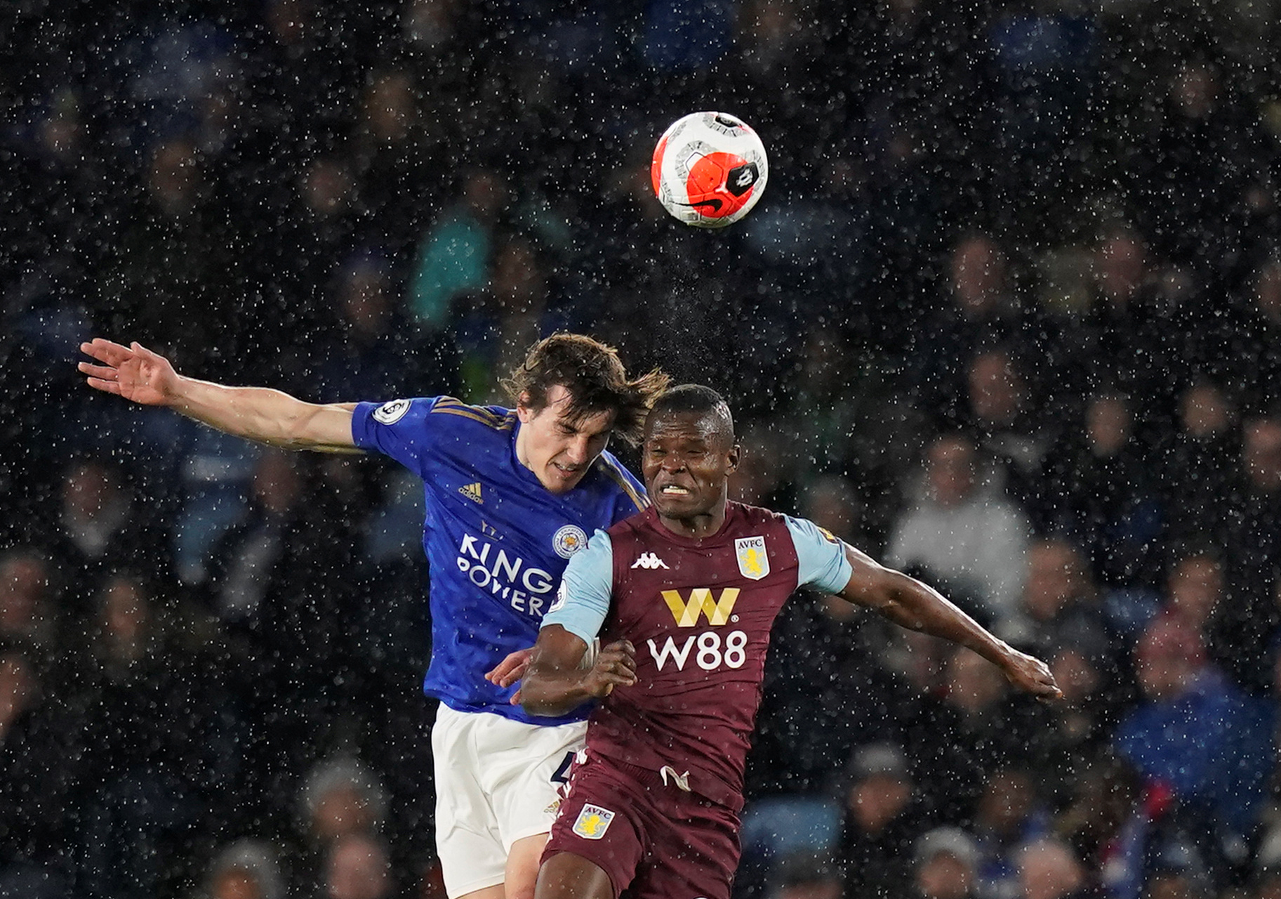 其背後還應 其背後還應